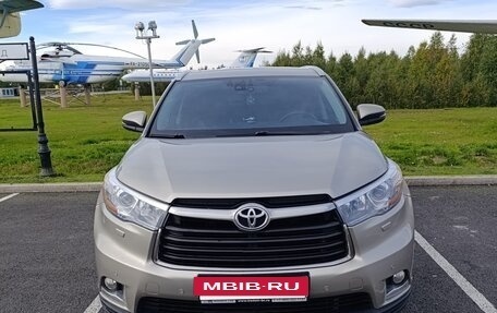 Toyota Highlander III, 2014 год, 3 100 000 рублей, 4 фотография