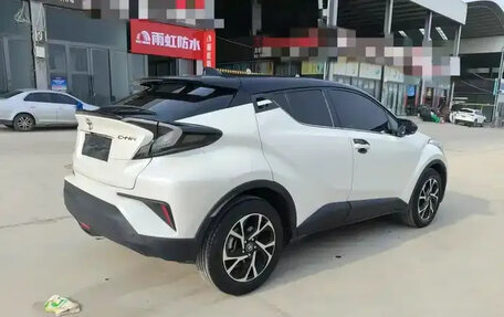Toyota C-HR I рестайлинг, 2022 год, 1 400 000 рублей, 4 фотография