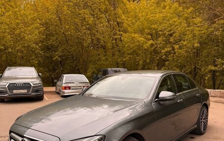 Mercedes-Benz E-Класс, 2018 год, 3 000 000 рублей, 3 фотография