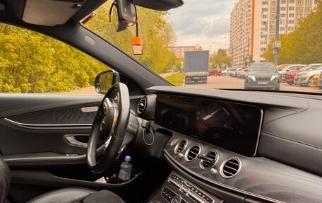 Mercedes-Benz E-Класс, 2018 год, 3 000 000 рублей, 7 фотография