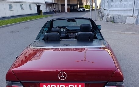 Mercedes-Benz E-Класс, 1993 год, 7 700 000 рублей, 8 фотография