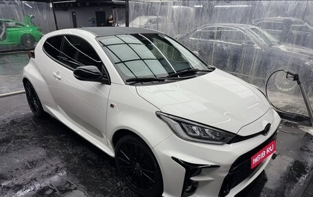 Toyota Yaris, 2021 год, 4 000 000 рублей, 1 фотография