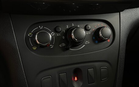 Renault Logan II, 2019 год, 1 142 000 рублей, 14 фотография