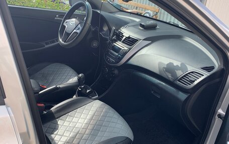 Hyundai Solaris II рестайлинг, 2016 год, 1 200 000 рублей, 19 фотография