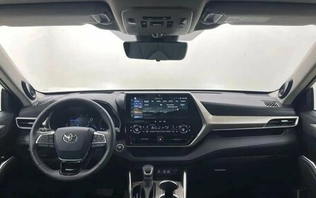 Toyota Highlander, 2025 год, 6 270 000 рублей, 17 фотография