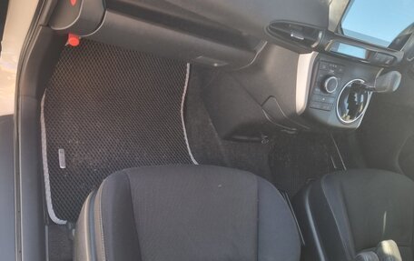 Toyota Wish II, 2011 год, 1 350 000 рублей, 14 фотография