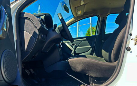 Renault Logan II, 2018 год, 795 000 рублей, 23 фотография