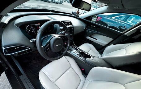 Jaguar XE I рестайлинг, 2015 год, 2 350 000 рублей, 6 фотография