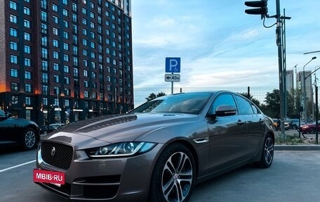 Jaguar XE I рестайлинг, 2015 год, 2 350 000 рублей, 2 фотография