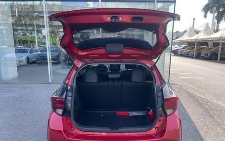 Toyota Yaris XP150 рестайлинг, 2021 год, 1 350 000 рублей, 7 фотография