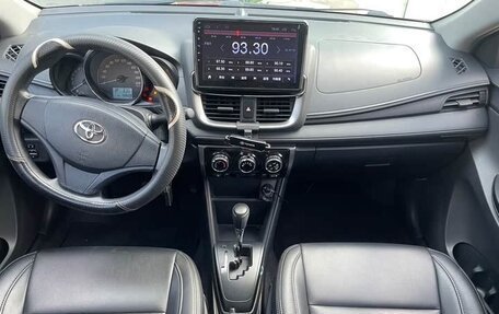 Toyota Yaris XP150 рестайлинг, 2021 год, 1 350 000 рублей, 9 фотография