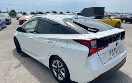 Toyota Prius IV XW50, 2019 год, 2 190 000 рублей, 3 фотография