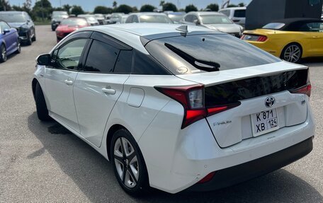 Toyota Prius IV XW50, 2019 год, 2 190 000 рублей, 4 фотография