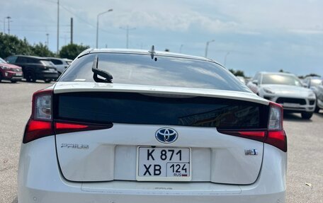 Toyota Prius IV XW50, 2019 год, 2 190 000 рублей, 5 фотография