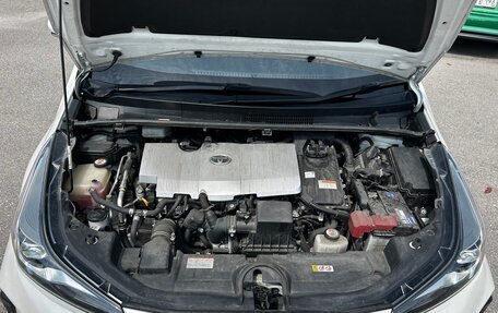 Toyota Prius IV XW50, 2019 год, 2 190 000 рублей, 13 фотография