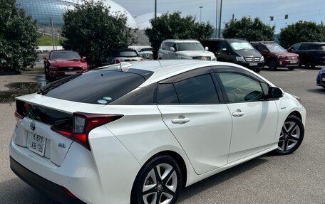 Toyota Prius IV XW50, 2019 год, 2 190 000 рублей, 6 фотография