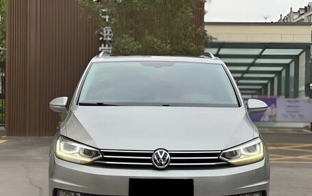 Volkswagen Touran III, 2020 год, 1 950 400 рублей, 2 фотография