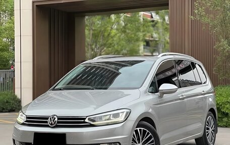 Volkswagen Touran III, 2020 год, 1 950 400 рублей, 3 фотография