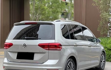 Volkswagen Touran III, 2020 год, 1 950 400 рублей, 6 фотография