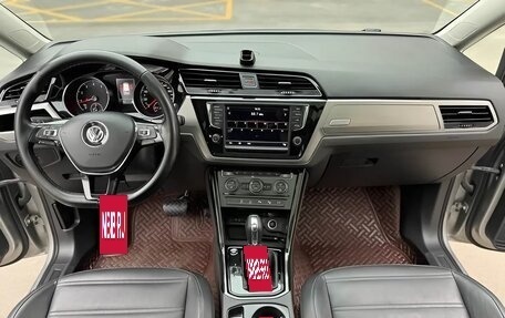 Volkswagen Touran III, 2020 год, 1 950 400 рублей, 7 фотография