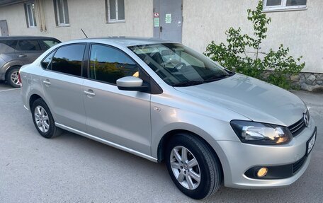 Volkswagen Polo VI (EU Market), 2013 год, 1 050 000 рублей, 2 фотография