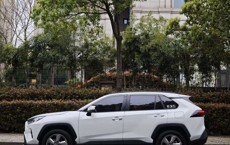 Toyota RAV4, 2022 год, 2 900 000 рублей, 3 фотография