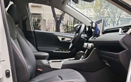 Toyota RAV4, 2022 год, 2 900 000 рублей, 8 фотография