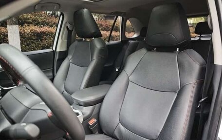 Toyota RAV4, 2022 год, 2 900 000 рублей, 10 фотография