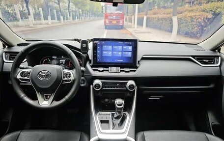 Toyota RAV4, 2022 год, 2 900 000 рублей, 7 фотография