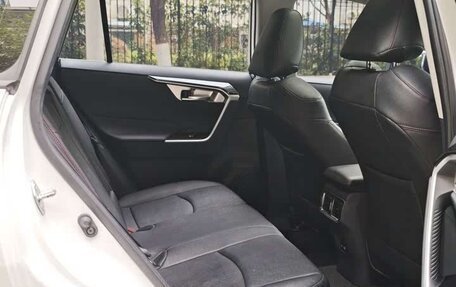 Toyota RAV4, 2022 год, 2 900 000 рублей, 12 фотография