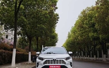 Toyota RAV4, 2022 год, 2 900 000 рублей, 2 фотография