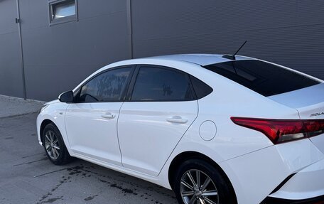 Hyundai Solaris II рестайлинг, 2021 год, 1 700 000 рублей, 3 фотография