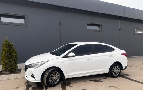 Hyundai Solaris II рестайлинг, 2021 год, 1 700 000 рублей, 9 фотография