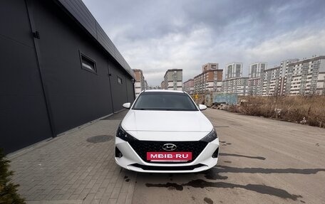Hyundai Solaris II рестайлинг, 2021 год, 1 700 000 рублей, 4 фотография