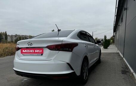 Hyundai Solaris II рестайлинг, 2021 год, 1 700 000 рублей, 11 фотография