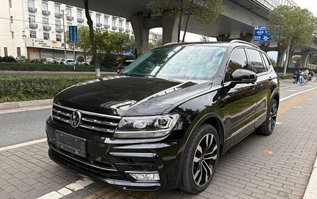 Volkswagen Tiguan II, 2021 год, 1 800 000 рублей, 1 фотография