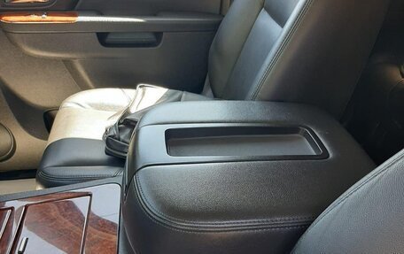 Chevrolet Tahoe III, 2013 год, 2 300 000 рублей, 24 фотография