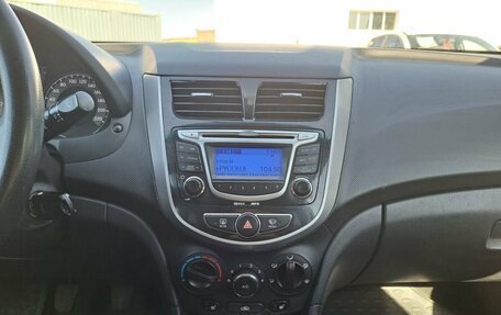 Hyundai Solaris II рестайлинг, 2011 год, 599 000 рублей, 18 фотография