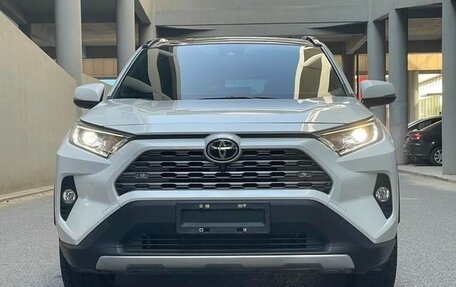 Toyota RAV4, 2021 год, 1 900 000 рублей, 2 фотография