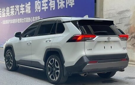 Toyota RAV4, 2021 год, 1 900 000 рублей, 6 фотография