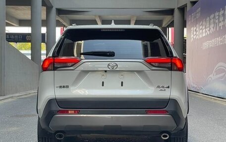 Toyota RAV4, 2021 год, 1 900 000 рублей, 5 фотография