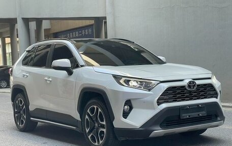 Toyota RAV4, 2021 год, 1 900 000 рублей, 3 фотография