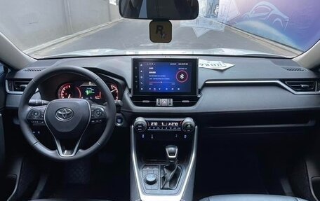 Toyota RAV4, 2021 год, 1 900 000 рублей, 9 фотография