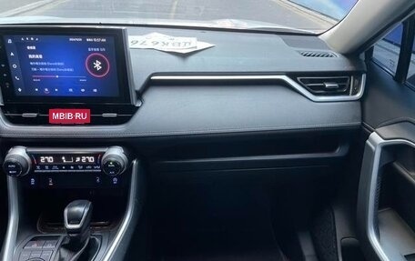 Toyota RAV4, 2021 год, 1 900 000 рублей, 12 фотография