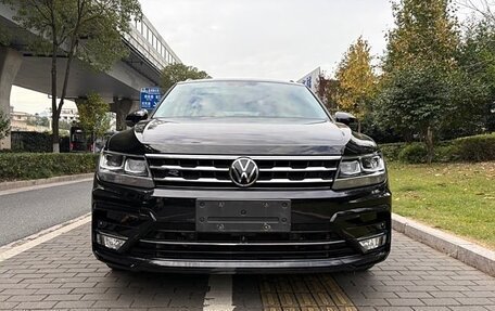 Volkswagen Tiguan II, 2021 год, 1 800 000 рублей, 2 фотография