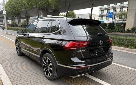 Volkswagen Tiguan II, 2021 год, 1 800 000 рублей, 6 фотография