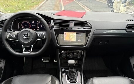 Volkswagen Tiguan II, 2021 год, 1 800 000 рублей, 10 фотография