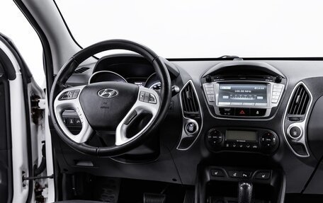 Hyundai ix35 I рестайлинг, 2013 год, 995 000 рублей, 10 фотография