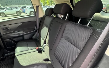 Mitsubishi Outlander III рестайлинг 3, 2019 год, 2 050 000 рублей, 8 фотография