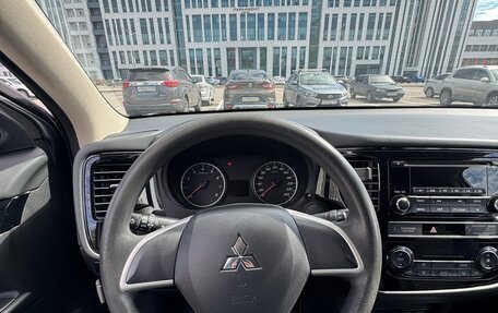 Mitsubishi Outlander III рестайлинг 3, 2019 год, 2 050 000 рублей, 13 фотография